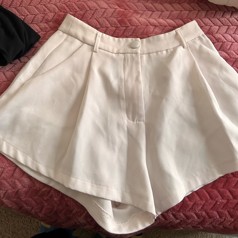 White high waisted shorts